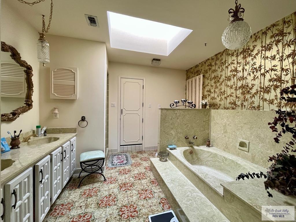 21 St Andrews Ln, BROWNSVILLE, Texas image 4