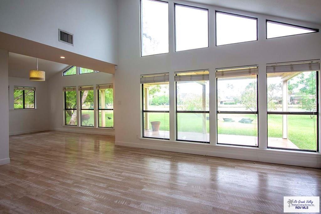 463 Champions Dr, BROWNSVILLE, Texas image 7