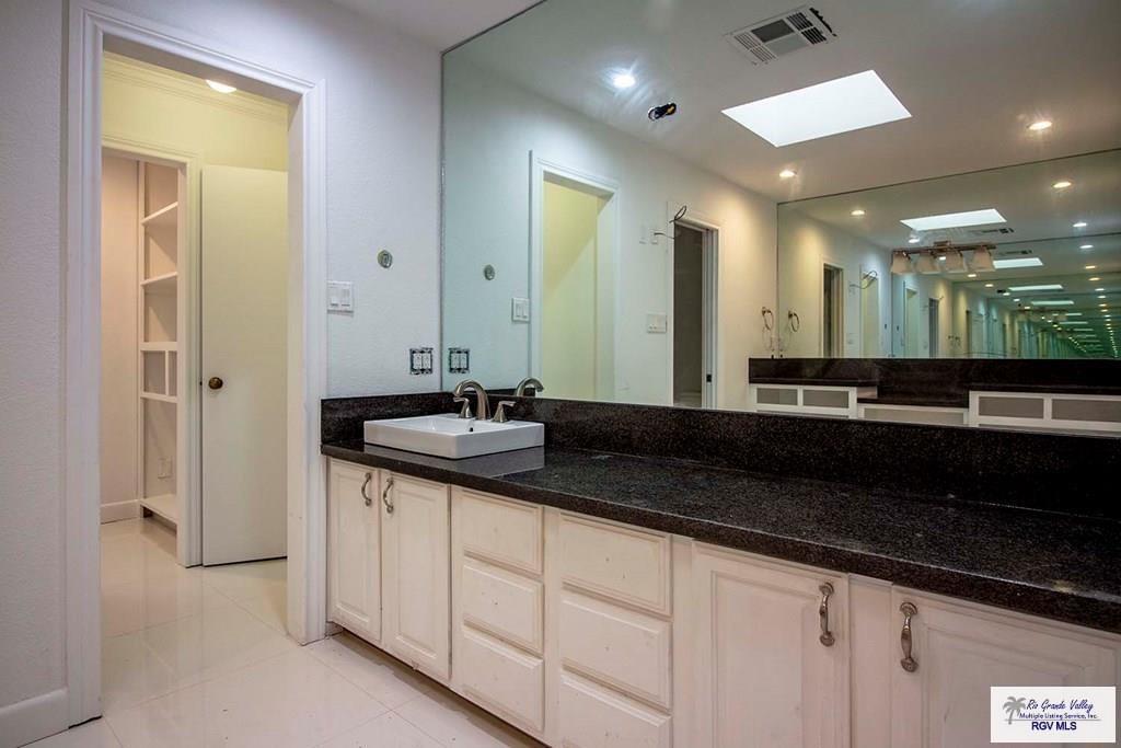 463 Champions Dr, BROWNSVILLE, Texas image 19
