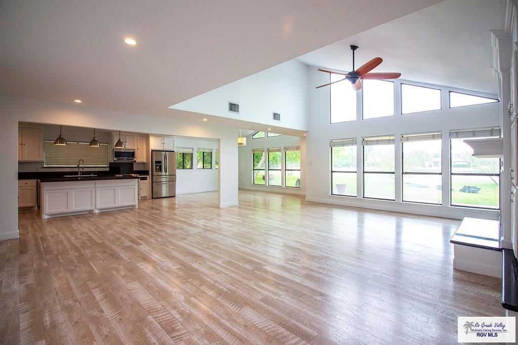 463 Champions Dr, BROWNSVILLE, Texas image 3