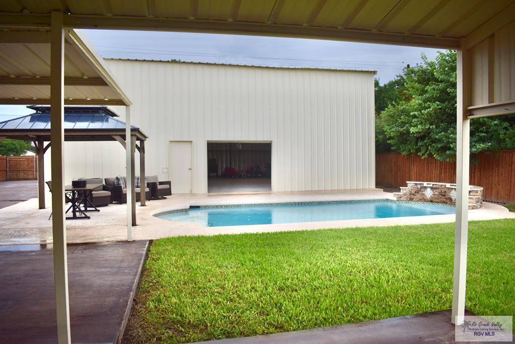 8325 Huisache St, LYFORD, Texas image 30