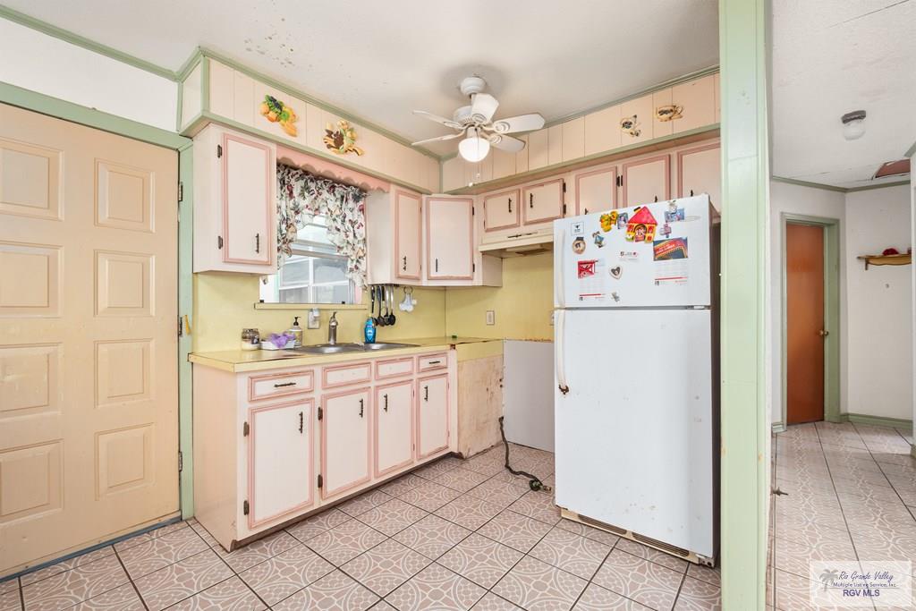 34 Santa Isabel St, BROWNSVILLE, Texas image 5