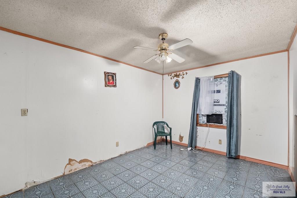 34 Santa Isabel St, BROWNSVILLE, Texas image 10