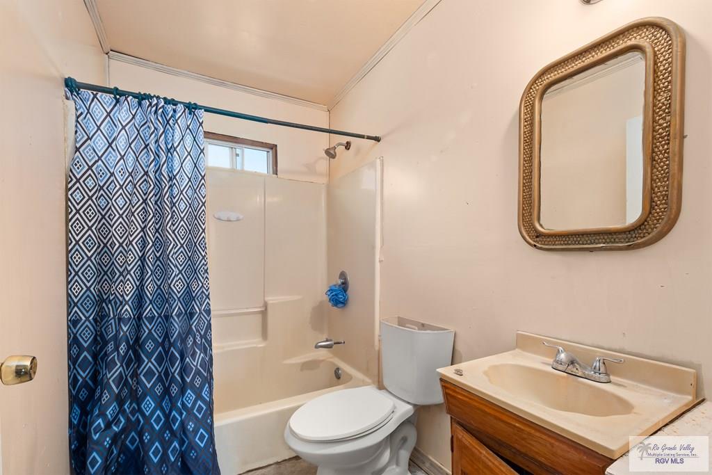 34 Santa Isabel St, BROWNSVILLE, Texas image 18