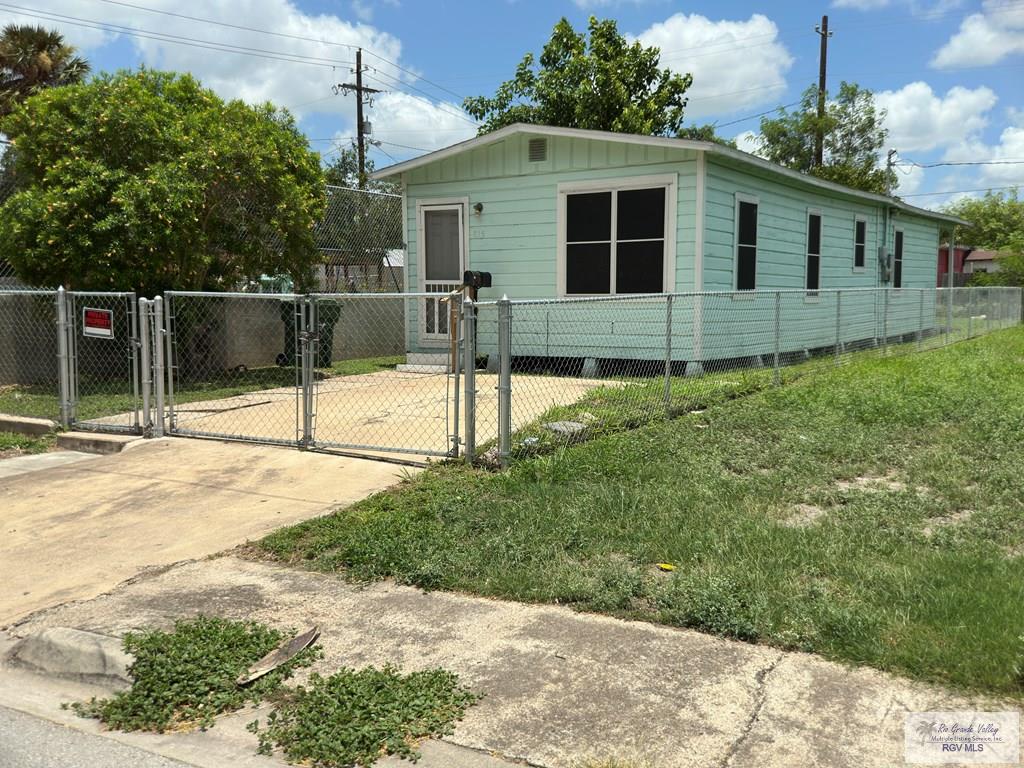 815 E Tyler St, BROWNSVILLE, Texas image 17