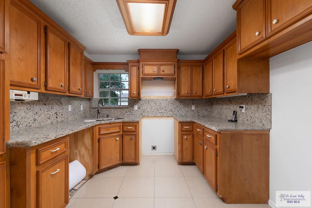1548 Chipinque Dr, BROWNSVILLE, Texas image 5
