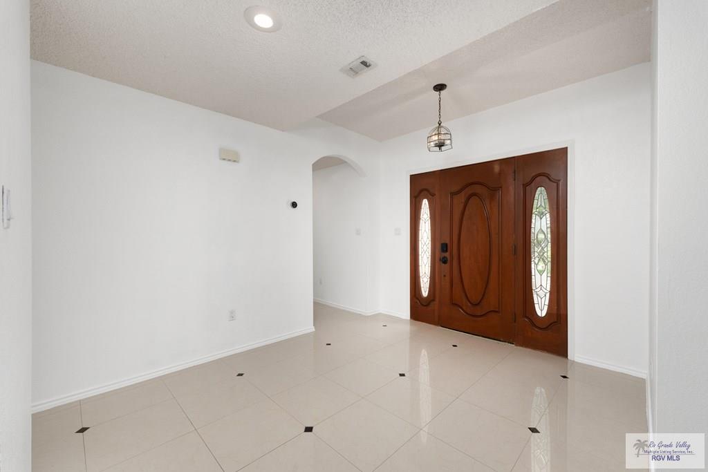 1548 Chipinque Dr, BROWNSVILLE, Texas image 2