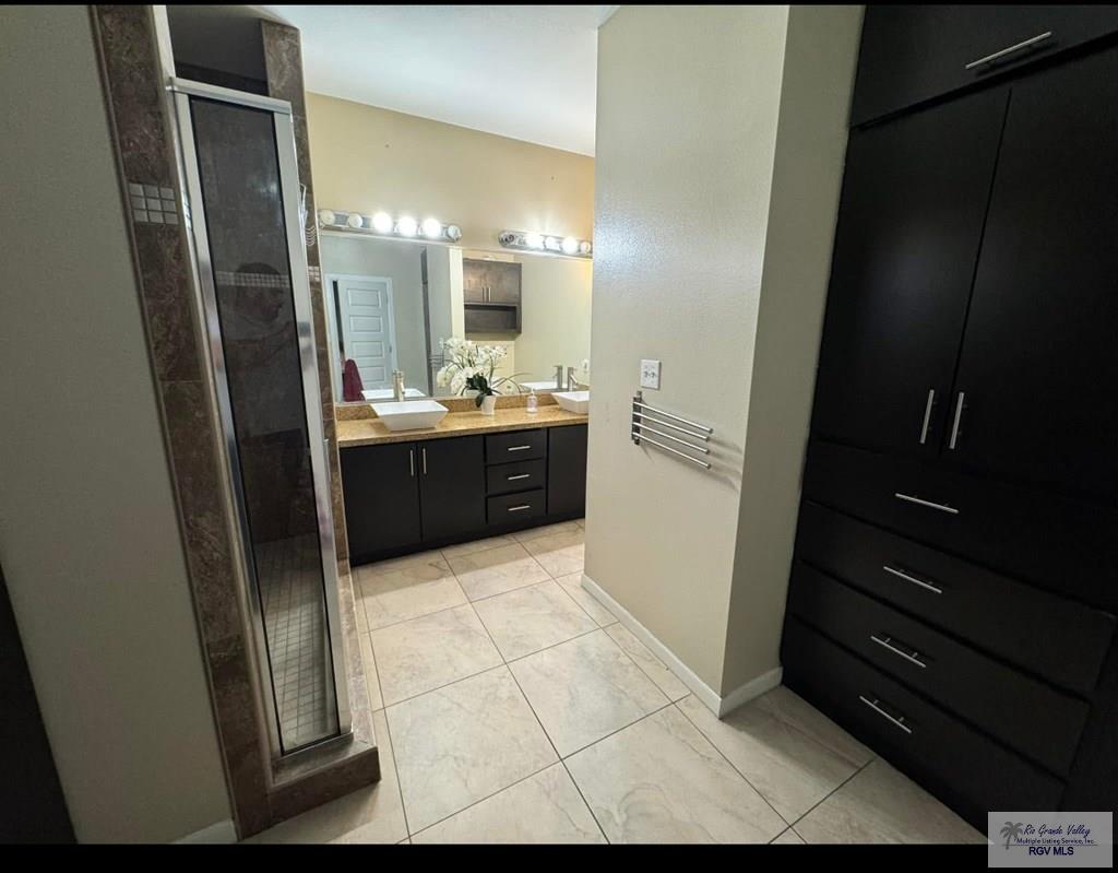 5507 Barbwire Ln, BROWNSVILLE, Texas image 9