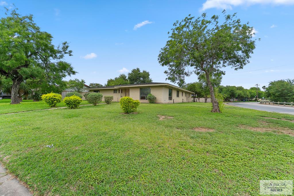 1185 Sycamore Dr, BROWNSVILLE, Texas image 1