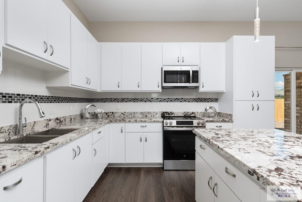 6121 Guadalupe River St, BROWNSVILLE, Texas image 5