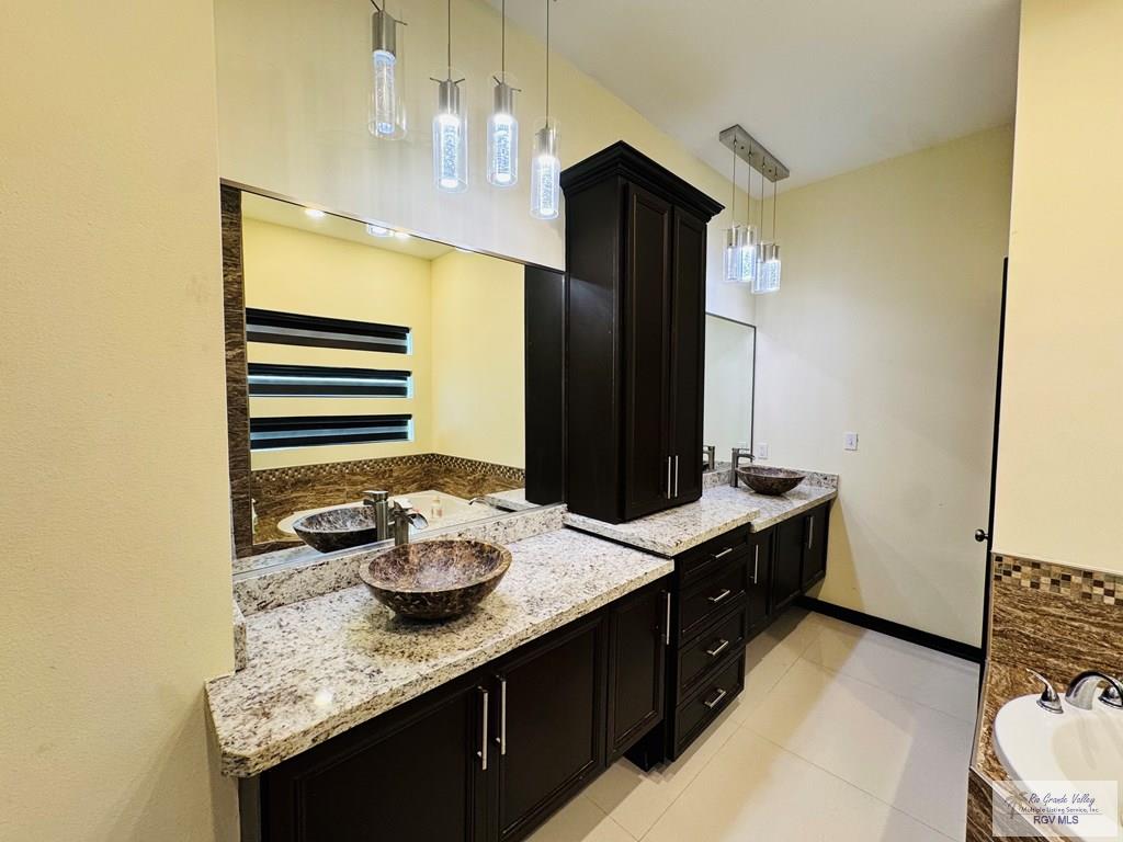 2540 Los Portales Dr, BROWNSVILLE, Texas image 19