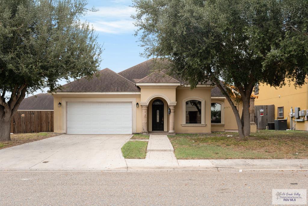 210 N 18th St, HIDALGO, Texas image 1