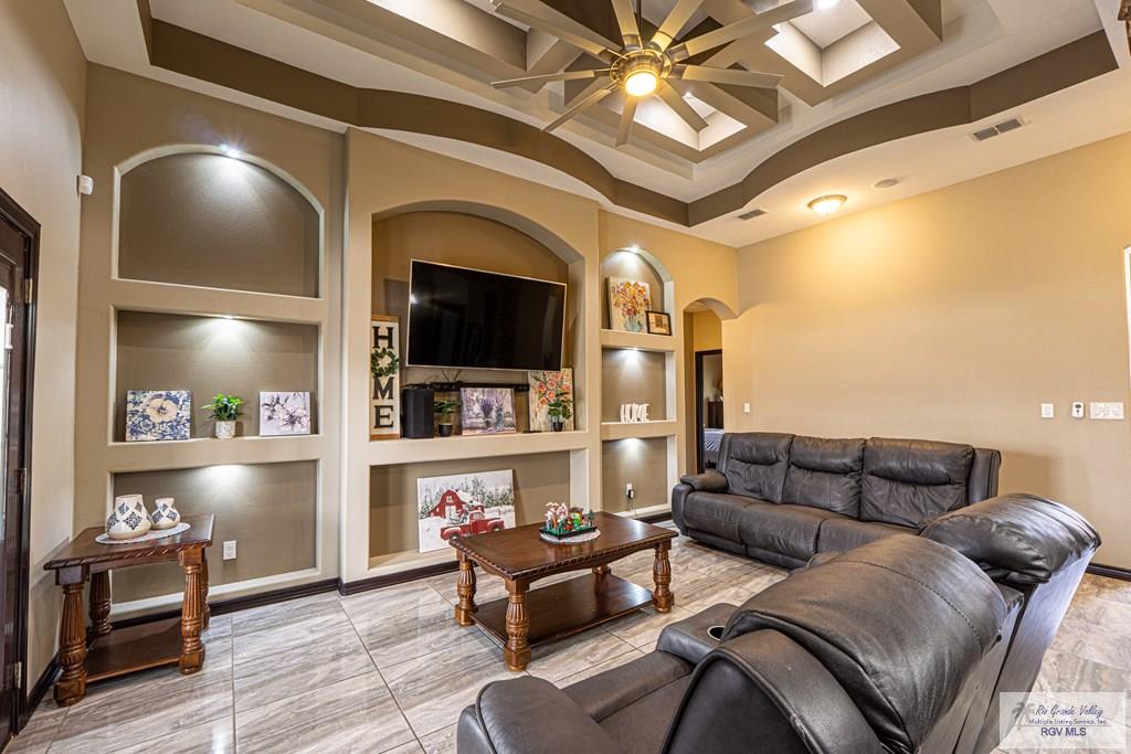 8609 Campana Ln, EDCOUCH, Texas image 2
