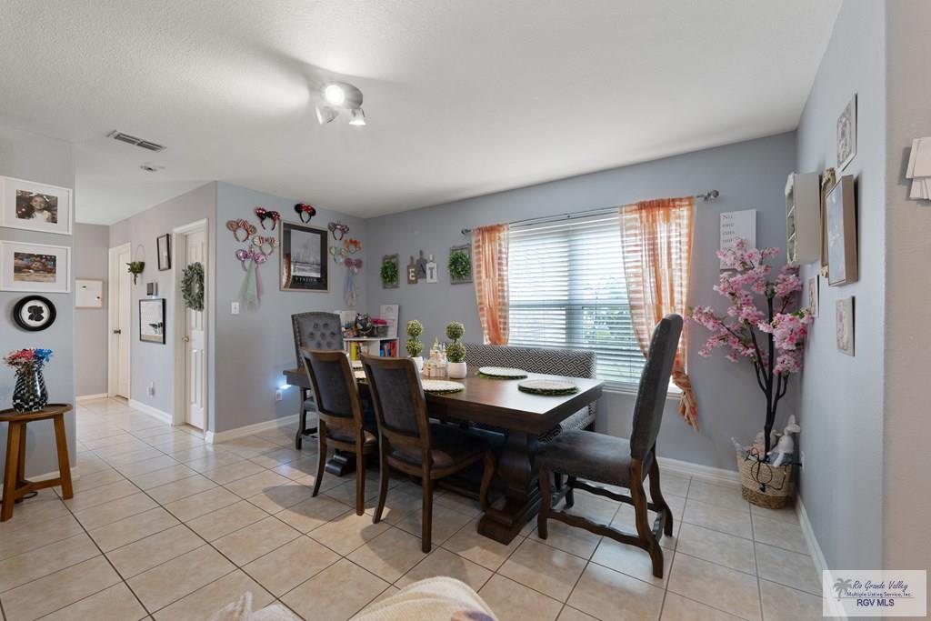2907 Armadillo Cir, BROWNSVILLE, Texas image 6