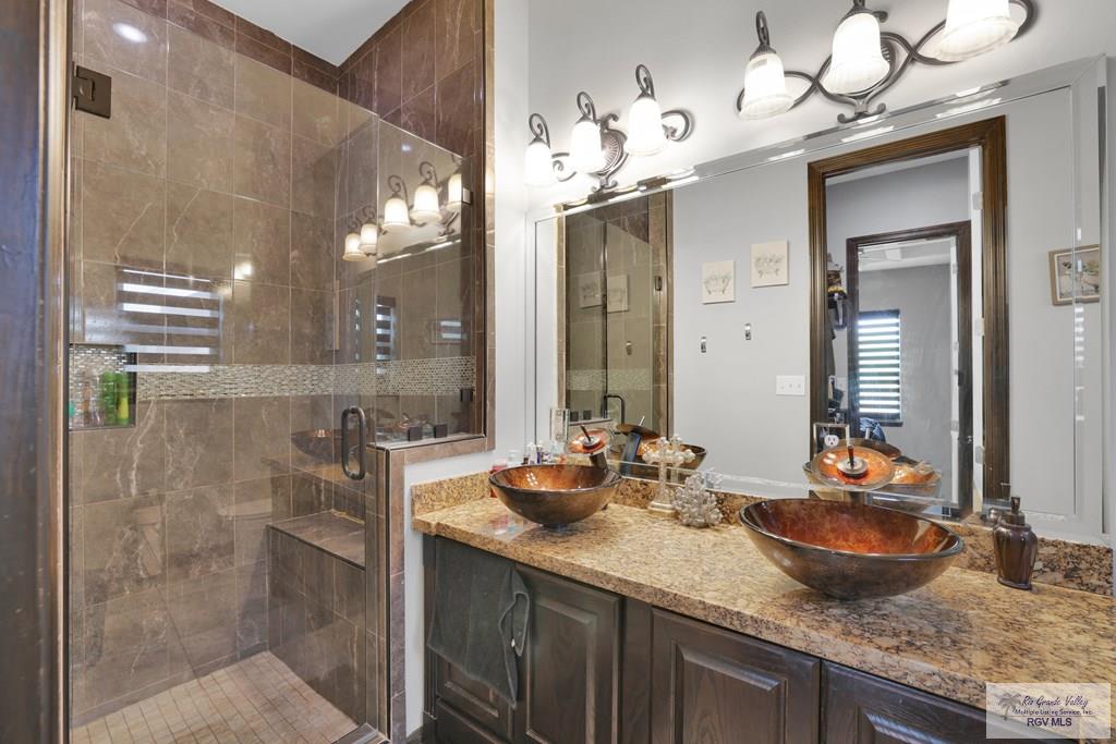 6830 Vera Ln, MERCEDES, Texas image 9