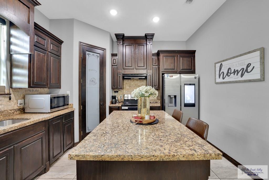 6830 Vera Ln, MERCEDES, Texas image 3