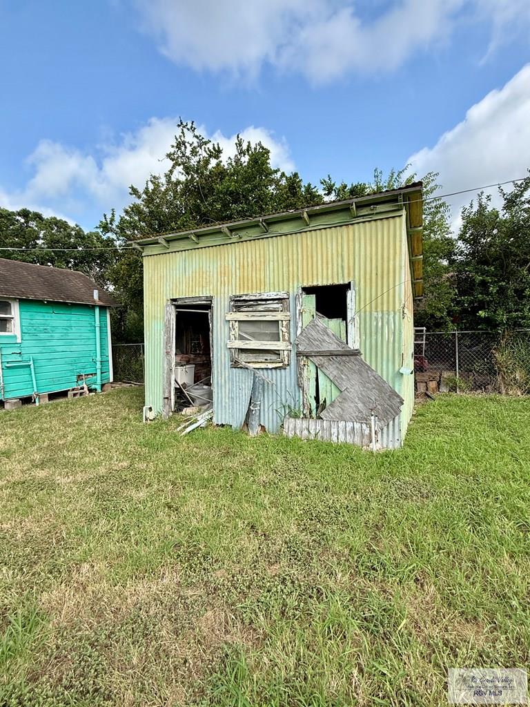 924 C St, BROWNSVILLE, Texas image 9