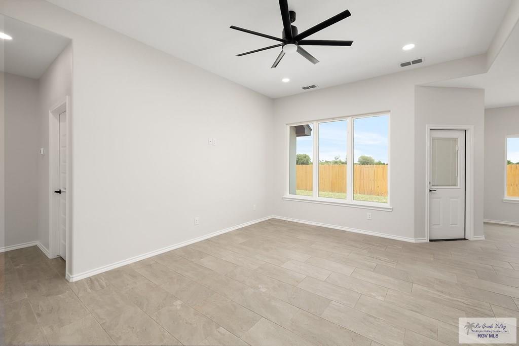 324 N Leon Ave, ELSA, Texas image 3