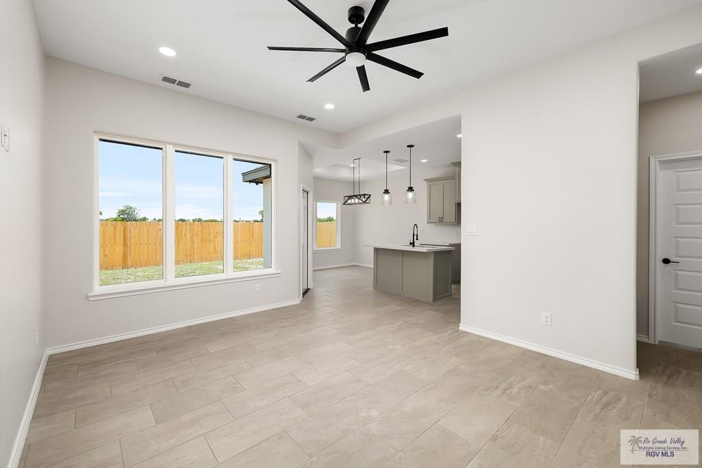 324 N Leon Ave, ELSA, Texas image 4