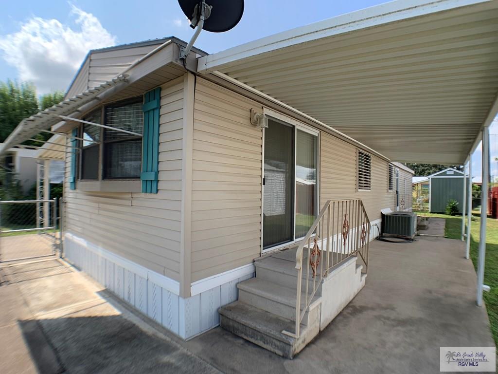 709 E Palmera Dr, LA FERIA, Texas image 3