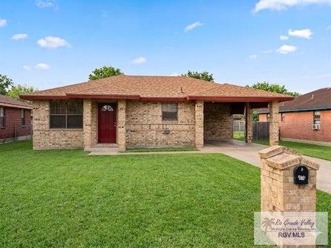 Homes For Sale - 916 E Rodeo Dr<br/> Willacy County, RAYMONDVILLE, TX 78580