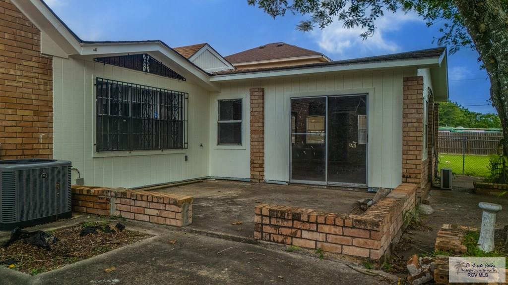 115 E Armstrong Ct, BROWNSVILLE, Texas image 7