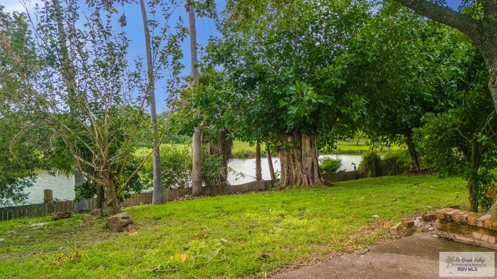 115 E Armstrong Ct, BROWNSVILLE, Texas image 8