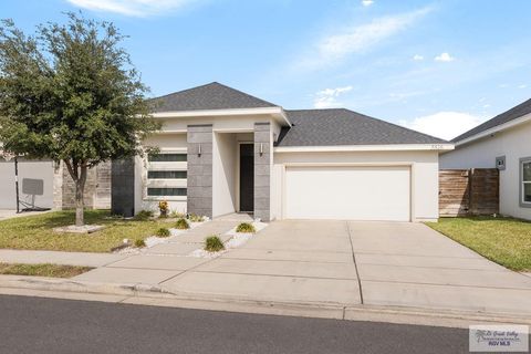 Homes For Sale - 5816 Pelican Ave<br/> PALMHURST, TX 78573