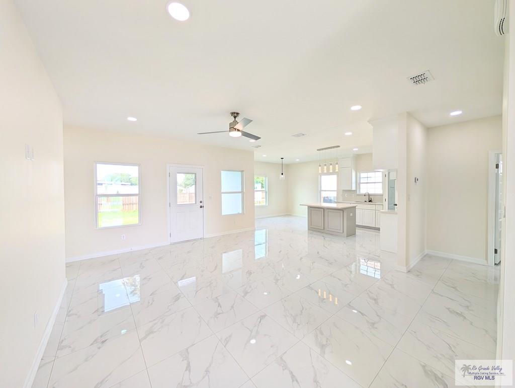 204 Brooks Circle North Cir, LA FERIA, Texas image 2