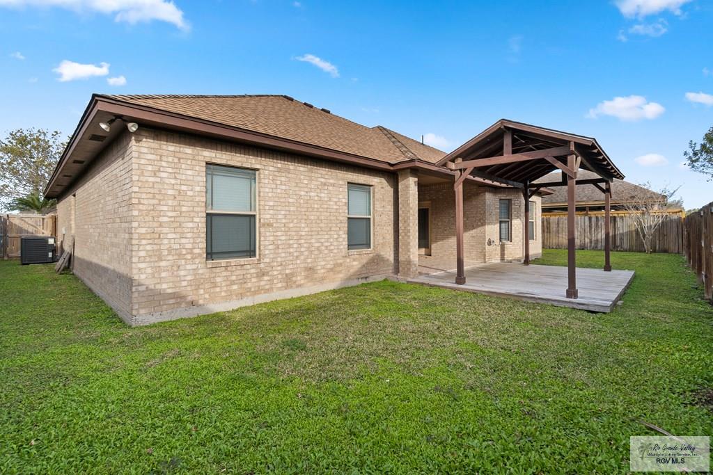 5810 Hitching Post Dr, BROWNSVILLE, Texas image 23