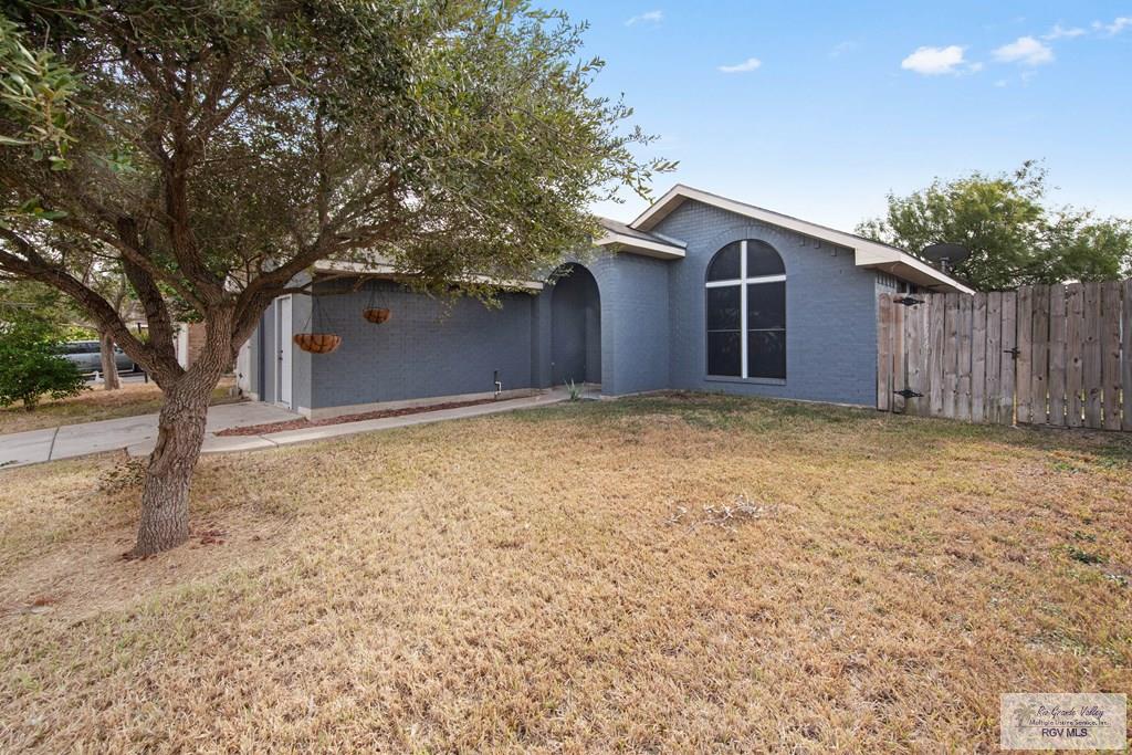 515 Windwood Way, BROWNSVILLE, Texas image 2