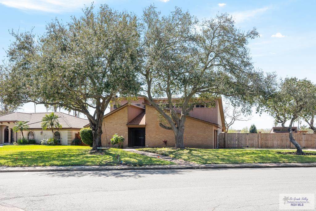 64 Thornhill Trl, BROWNSVILLE, Texas image 1