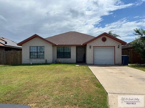 Homes For Sale - 214 E 10th St<br/> LOS FRESNOS, TX 78566