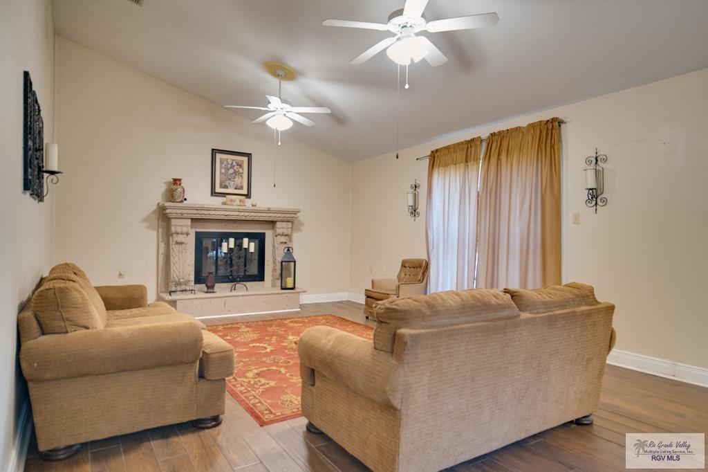 403 Windcrest Dr, BROWNSVILLE, Texas image 3