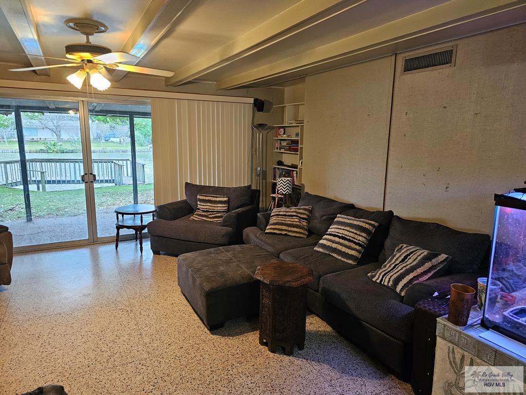135 Poinciana Dr, BROWNSVILLE, Texas image 2