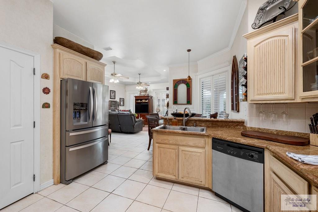 5512 Autumn Mist Ln, BROWNSVILLE, Texas image 7