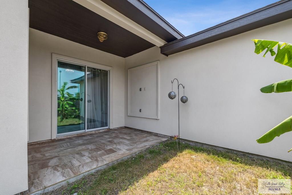 6221 Grapevine Loop, BROWNSVILLE, Texas image 16