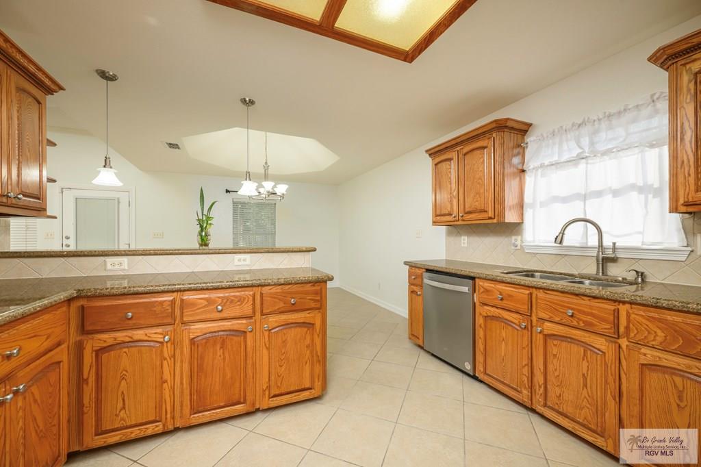 1710 Christian Cir, HARLINGEN, Texas image 8