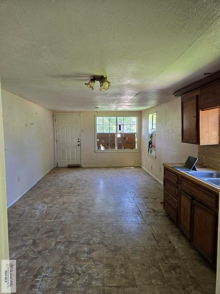 2948 15th St, BROWNSVILLE, Texas image 4