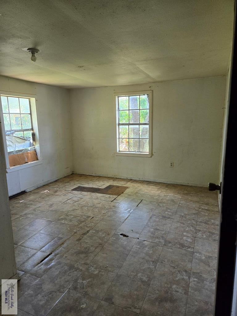 2948 15th St, BROWNSVILLE, Texas image 6