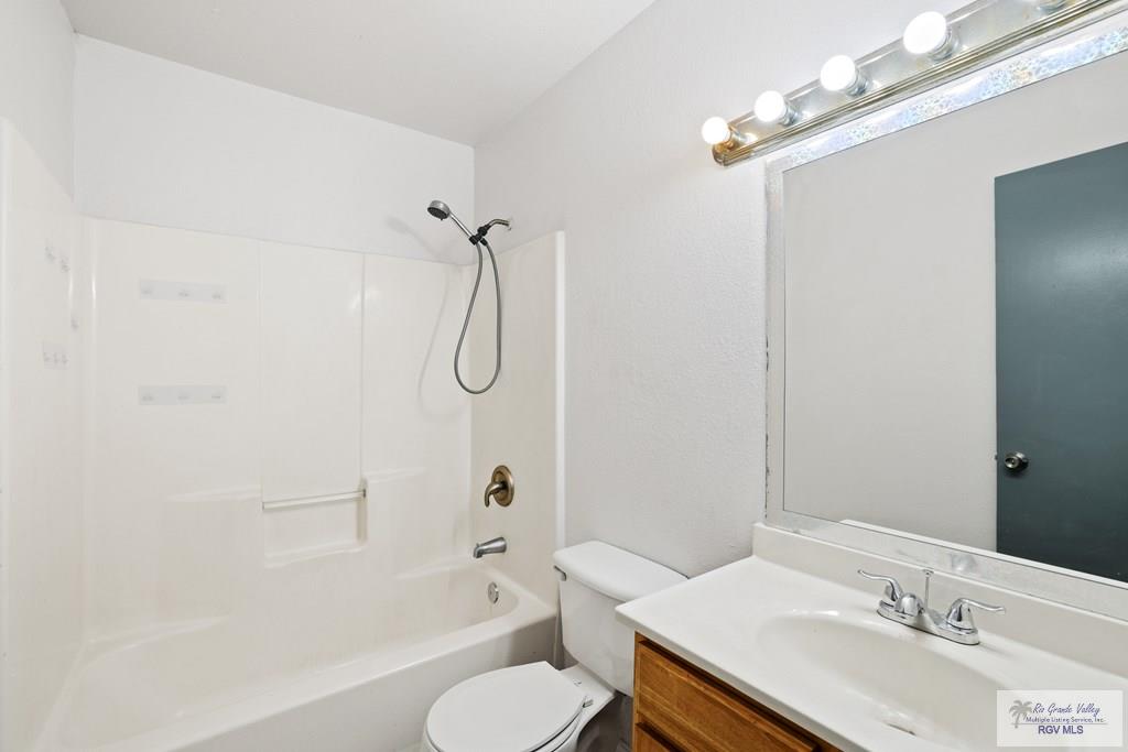 2876 Riviera St, BROWNSVILLE, Texas image 13