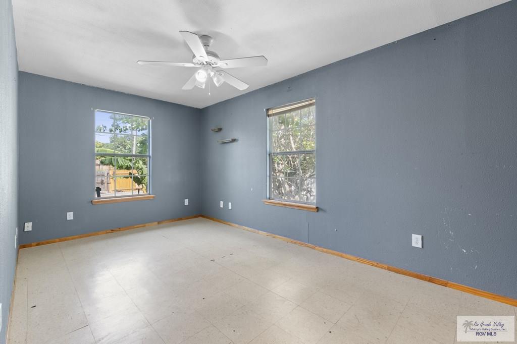 1537 E Harrison St, BROWNSVILLE, Texas image 9