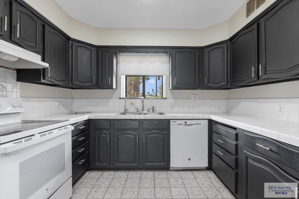 441 Champion Dr, BROWNSVILLE, Texas image 11