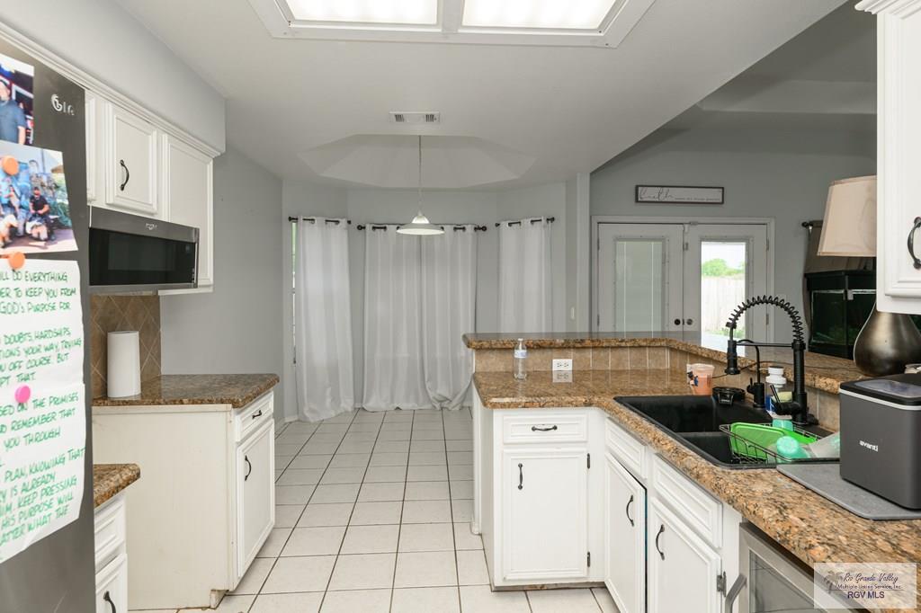 602 Legionnaire Dr, LOS FRESNOS, Texas image 9