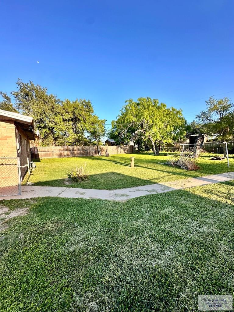 697 W White Ave, RAYMONDVILLE, Texas image 13