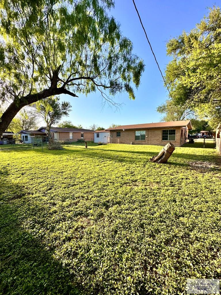 697 W White Ave, RAYMONDVILLE, Texas image 15