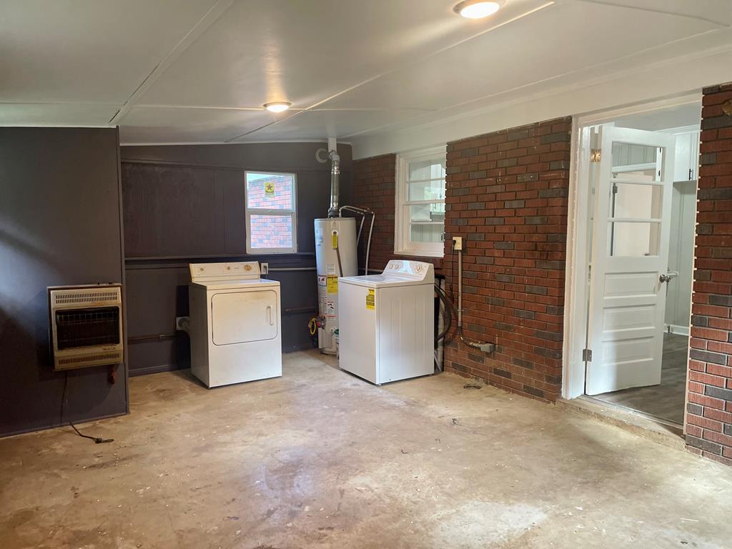 Greenwood, South Carolina 29646, United States, 3 Bedrooms Bedrooms, ,2 BathroomsBathrooms,Residential,Contingent,32490