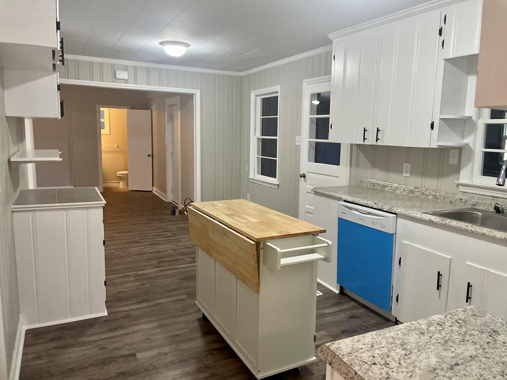 Greenwood, South Carolina 29646, United States, 3 Bedrooms Bedrooms, ,2 BathroomsBathrooms,Residential,Contingent,32490