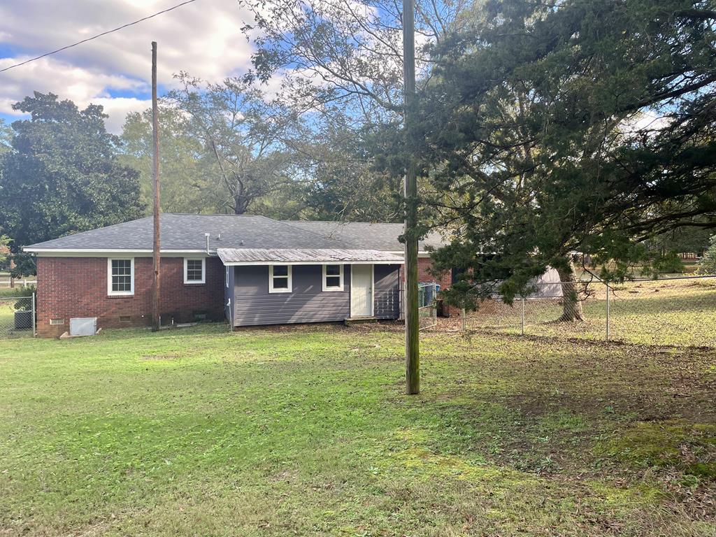 Greenwood, South Carolina 29646, United States, 3 Bedrooms Bedrooms, ,2 BathroomsBathrooms,Residential,Contingent,32490