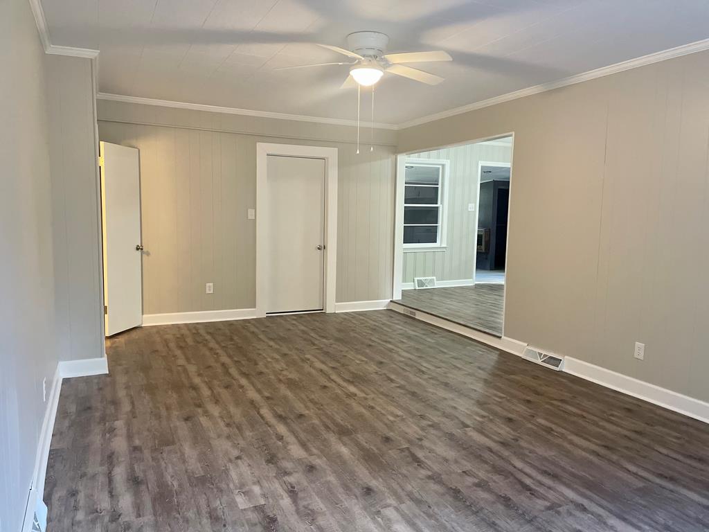 Greenwood, South Carolina 29646, United States, 3 Bedrooms Bedrooms, ,2 BathroomsBathrooms,Residential,Contingent,32490